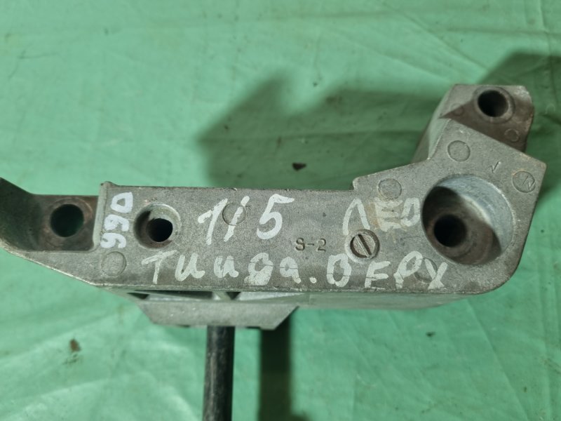 Кронштейн опоры двигателя Nissan Tiida C11 2013