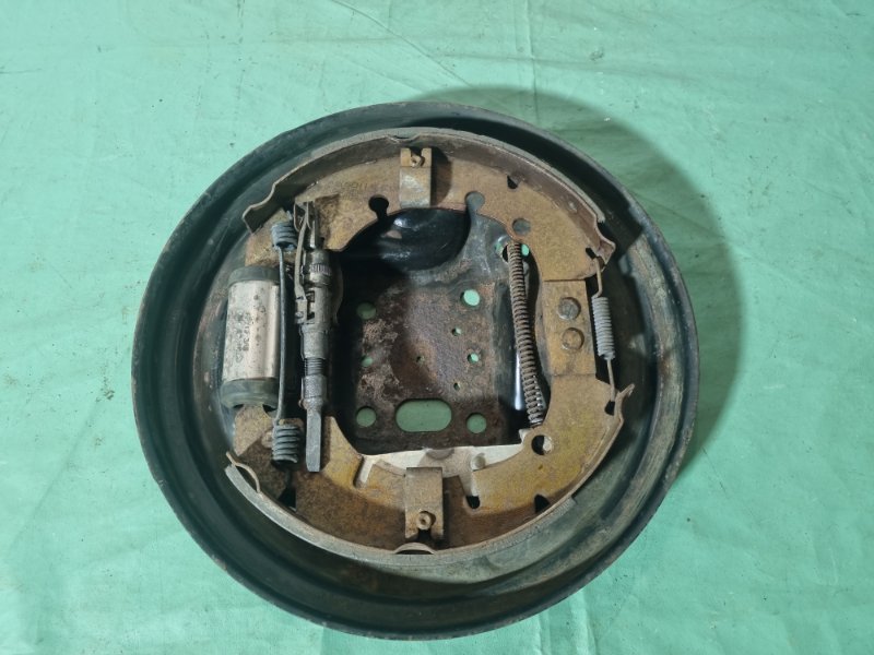 Щит опорный Ford Fiesta 2007 хэтчбек 5 дв.