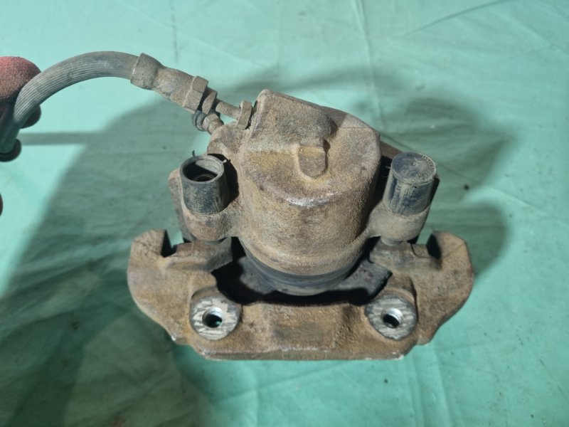 Суппорт тормозной Ford Fiesta 2007 хэтчбек 5 дв.