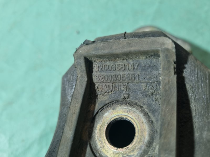 Опора КПП Renault Megane II 2008