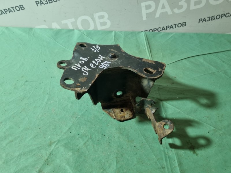 Кронштейн балки Renault Megane II 2008