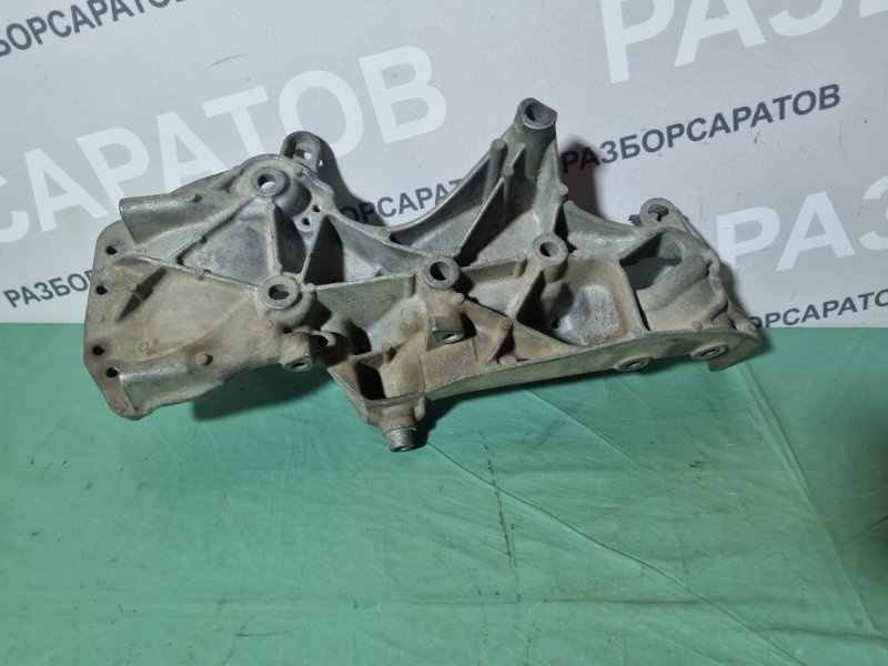 Кронштейн генератора Renault Logan 2007