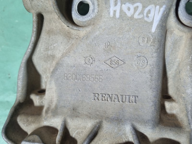 Кронштейн генератора Renault Logan 2007