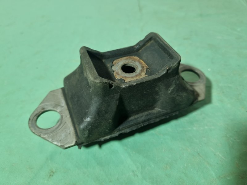 Опора КПП Renault Logan 2007