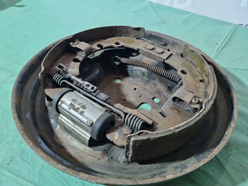 Щит опорный Ford Fiesta 2007 хэтчбек 5 дв.