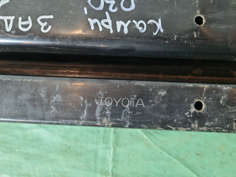 Усилитель бампера Toyota Camry 2004 седан