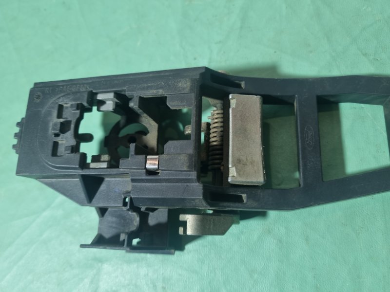 Кронштейн ручки двери наружной Ford Galaxy 2006