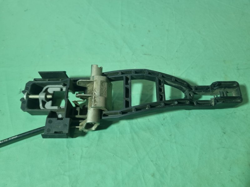 Кронштейн ручки двери наружной Ford Galaxy 2006