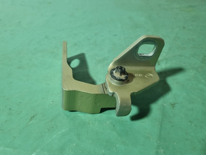 Петля двери нижняя Ford Galaxy 2006