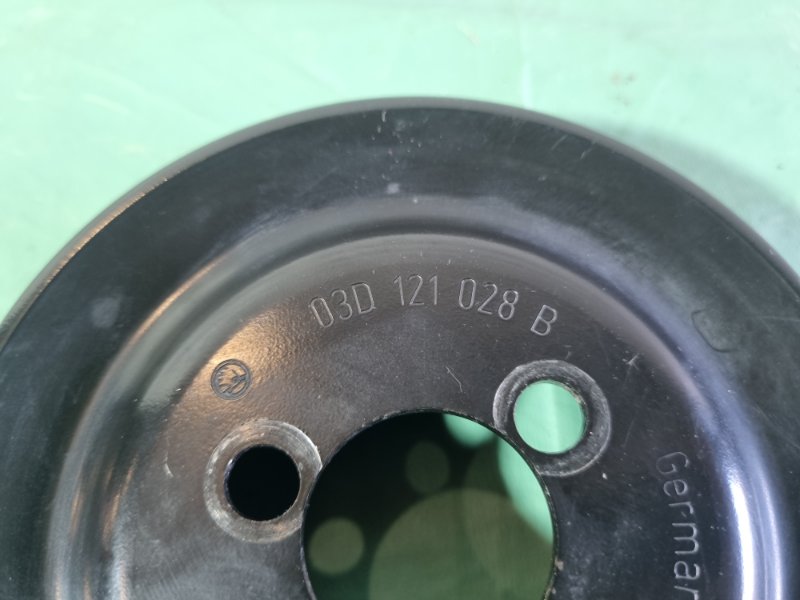 Шкив помпы Volkswagen Golf 6 2011 хэтчбек 5 дв.