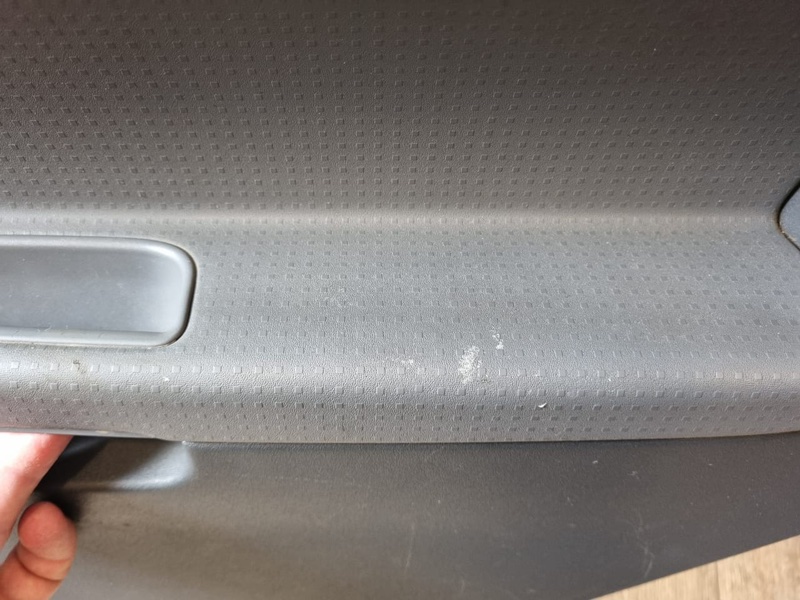 Обшивка двери Mitsubishi Colt 2006 универсал
