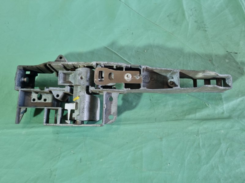 Кронштейн ручки двери наружной Citroen C4 2005 хэтчбек 5 дв.