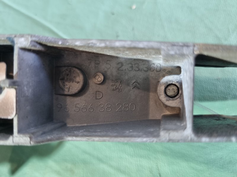 Кронштейн ручки двери наружной Citroen C4 2005 хэтчбек 5 дв.