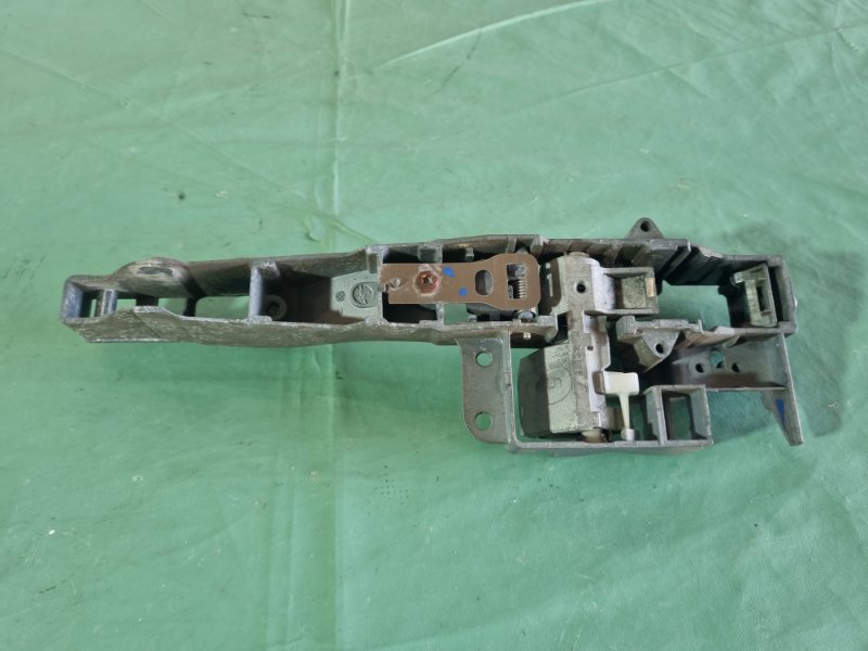 Кронштейн ручки двери наружной Citroen C4 2005 хэтчбек 5 дв.