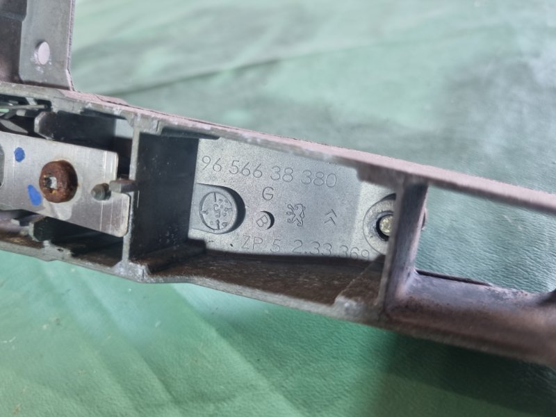 Кронштейн ручки двери наружной Citroen C4 2005 хэтчбек 5 дв.