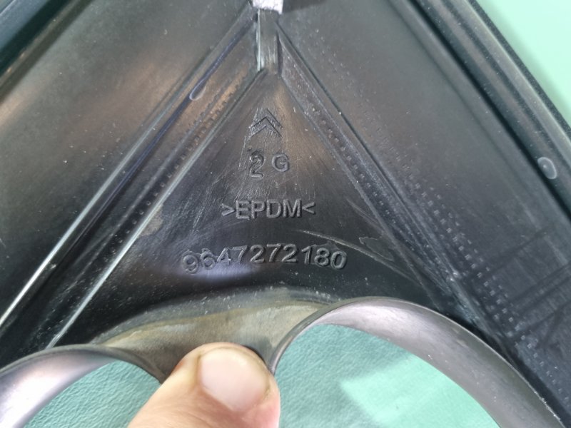 Уплотнитель стекла двери Citroen C4 2005 хэтчбек 5 дв.