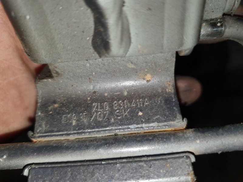 Петля двери Volkswagen Touareg 2007 7L6