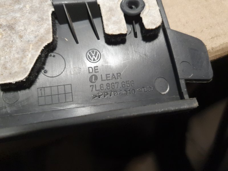 Обшивка крышки багажника Volkswagen Touareg 2007 7L6