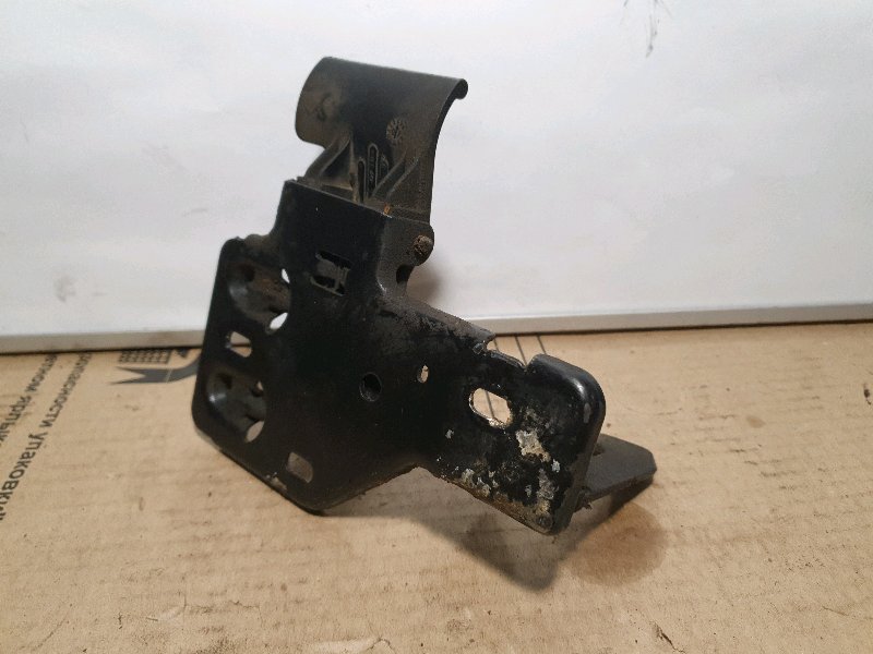 Крюк замка капота Volkswagen Touareg 2007 7L6
