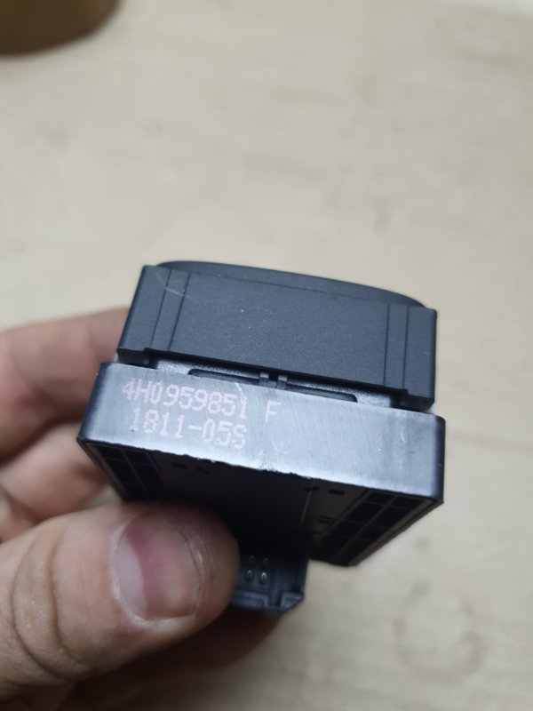 Кнопка стеклоподъемника Audi A8 2012 4H
