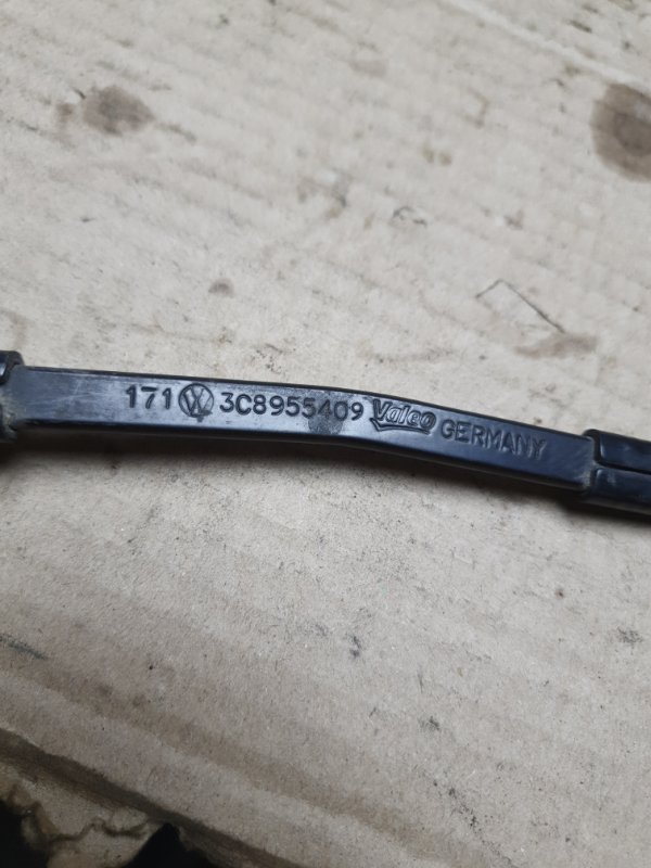 Поводок дворника Volkswagen PASSAT CC