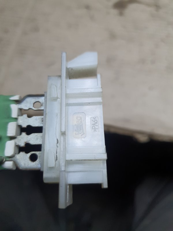 Резистор отопителя Renault Duster 2010 2008 - 2012