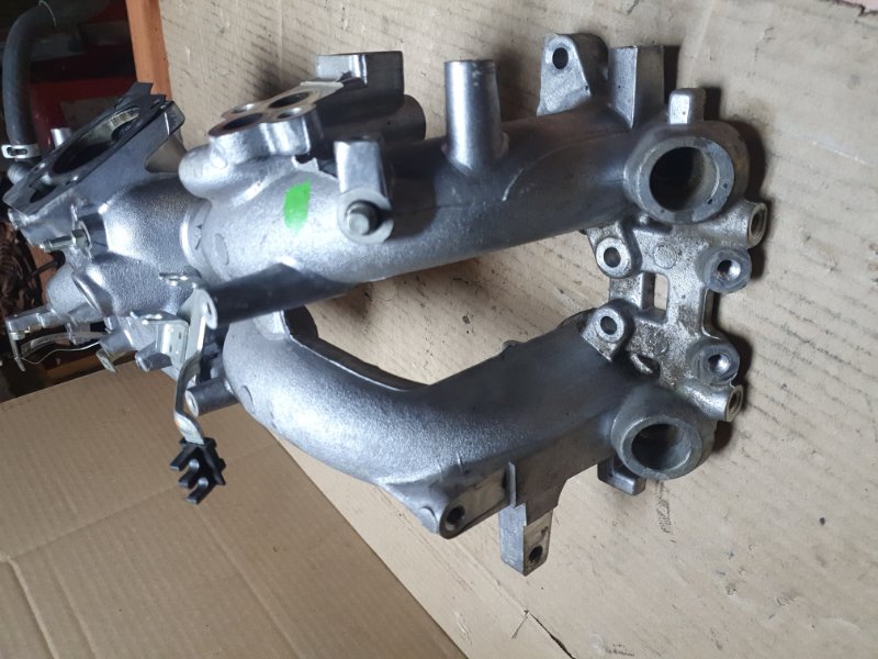 Впускной коллектор Subaru Forester