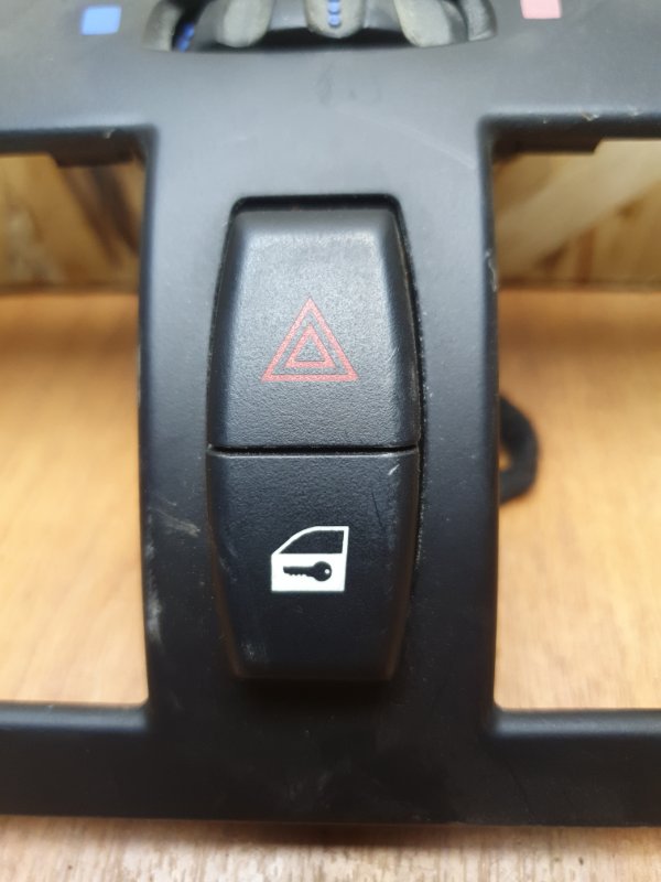 Кнопка аварийной сигнализации BMW X3 2004 E83