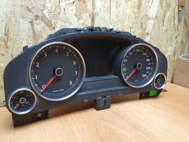 Панель приборов (Щиток) Volkswagen Touareg 2011 7P