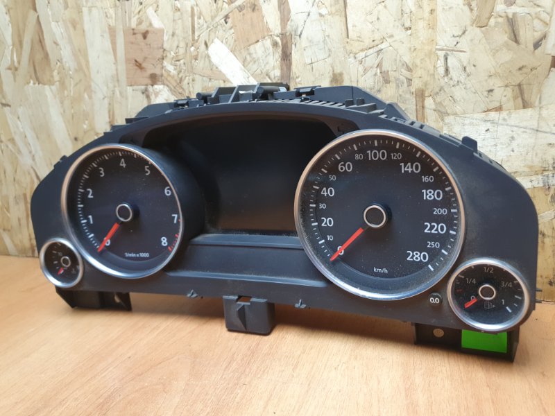 Панель приборов (Щиток) Volkswagen Touareg 2011 7P