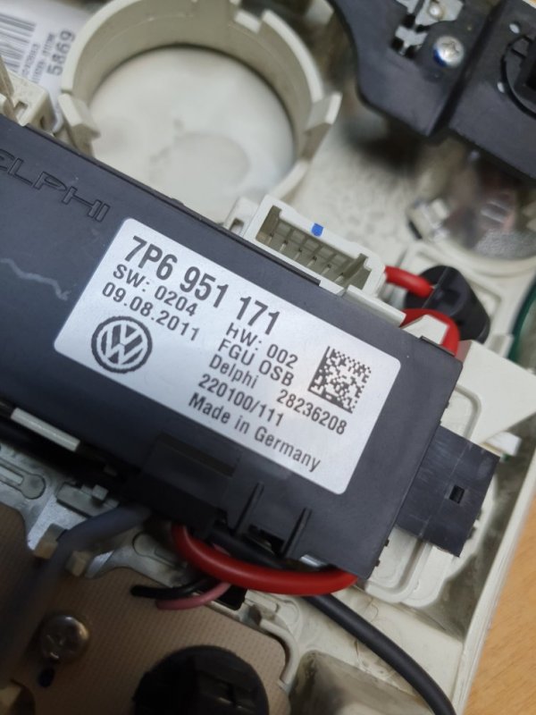 Плафон салона центральный Volkswagen Touareg 2011 7P