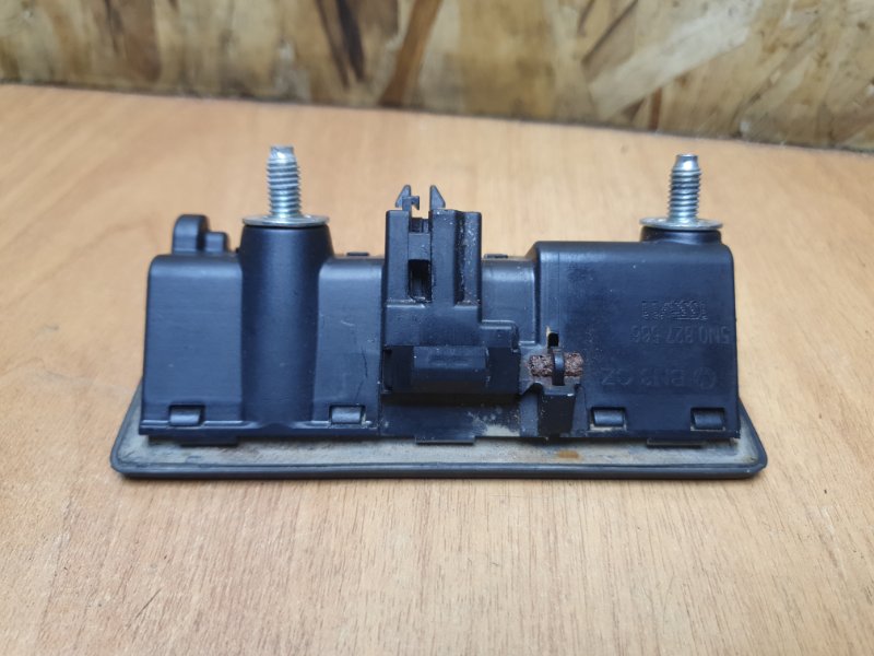 Кнопка открывания багажника Volkswagen Touareg 2011 7P