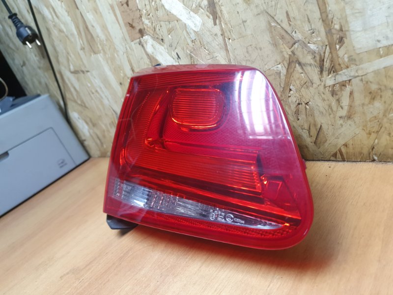 Фонарь Volkswagen Touareg 2011 7P