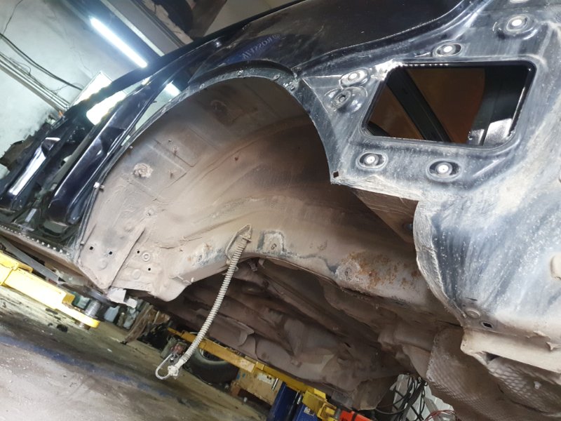 Крыло Volkswagen Touareg 2011 7P