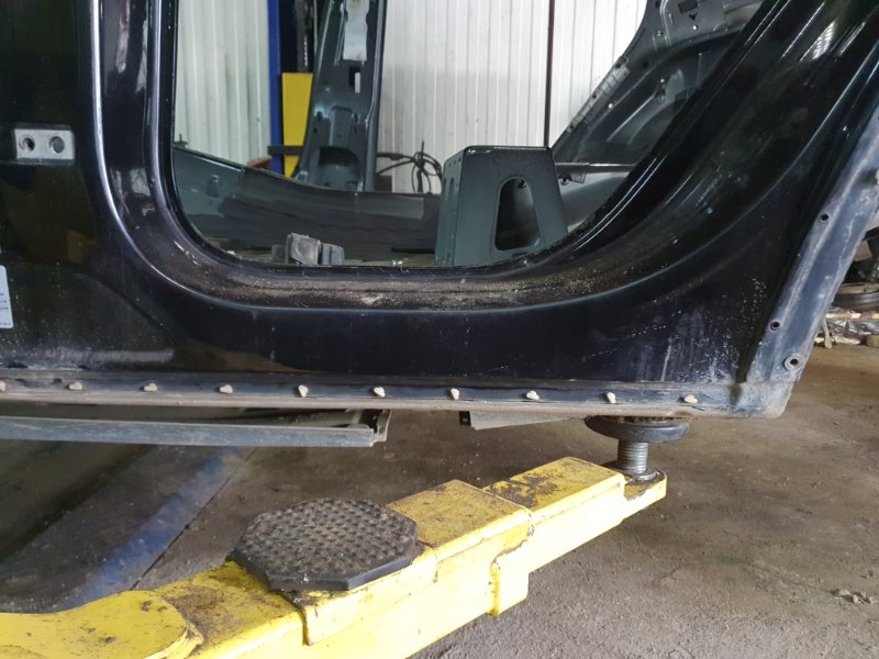 Порог левый + стойка Volkswagen Touareg 2011 7P