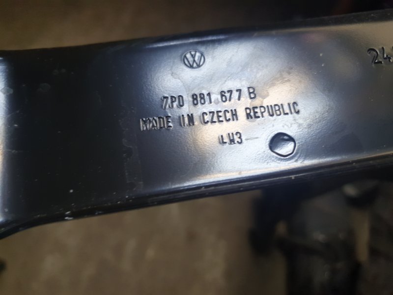 Кронштейн сиденья Volkswagen Touareg 2011 7P