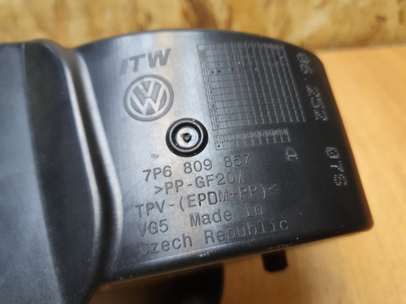 Лючок бензобака Volkswagen Touareg 2011 7P