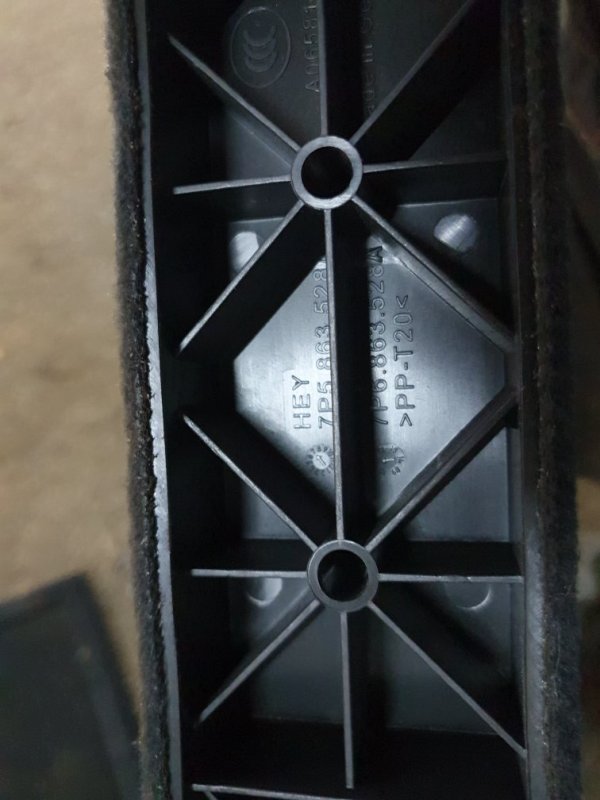 Пол багажника Volkswagen Touareg 2011 7P