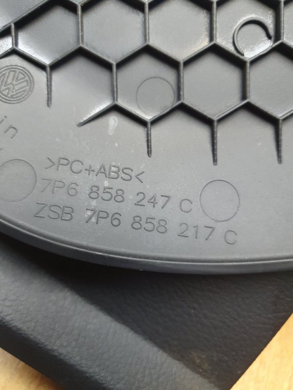 Накладка торпедо Volkswagen Touareg 2011 7P