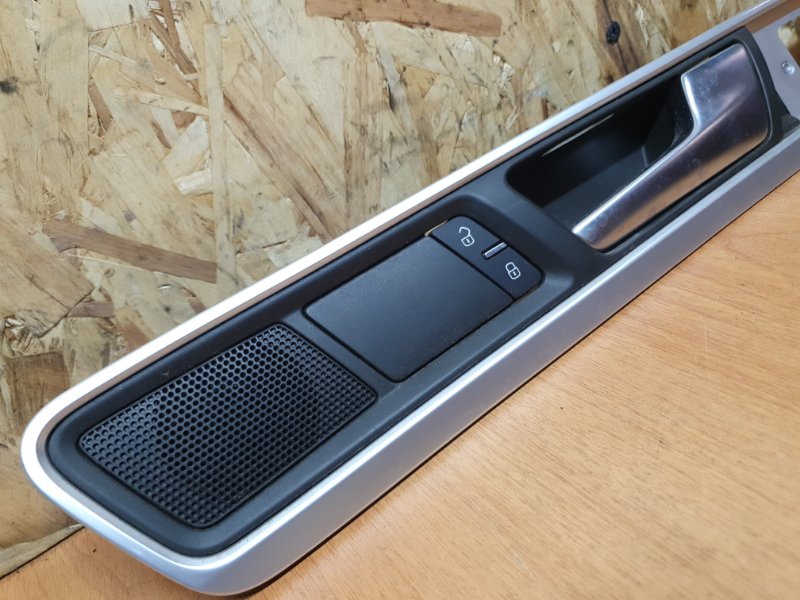 Накладка двери Volkswagen Touareg 2011 7P