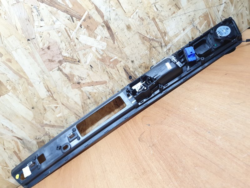Накладка двери Volkswagen Touareg 2011 7P