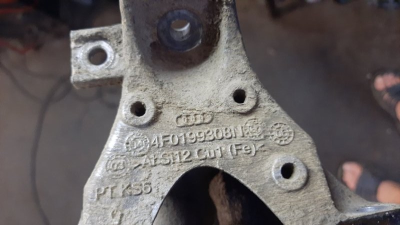 Кронштейн двигателя Audi