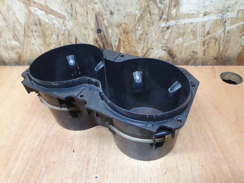 Подстаканник Volkswagen Touareg 2011 7P