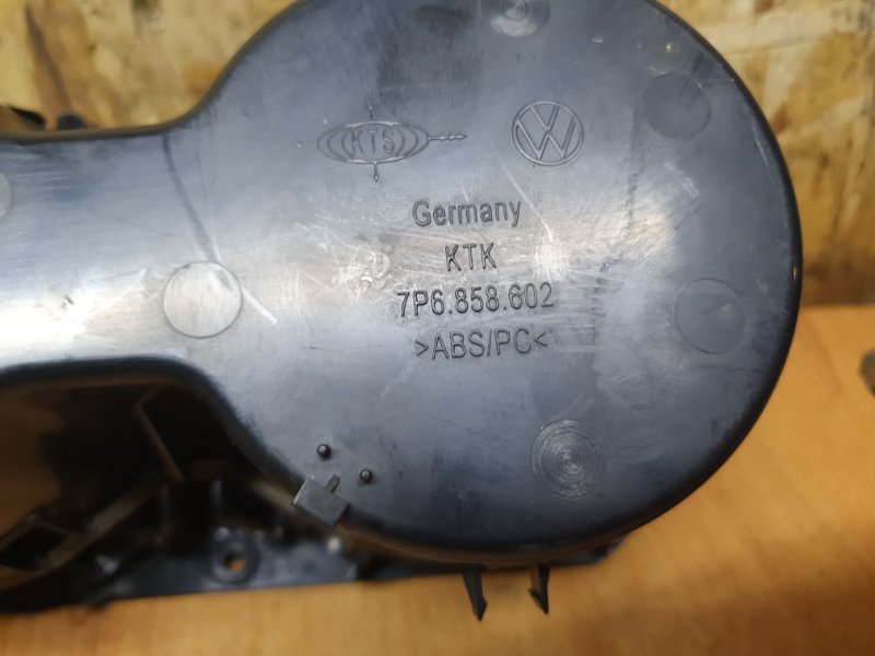 Подстаканник Volkswagen Touareg 2011 7P