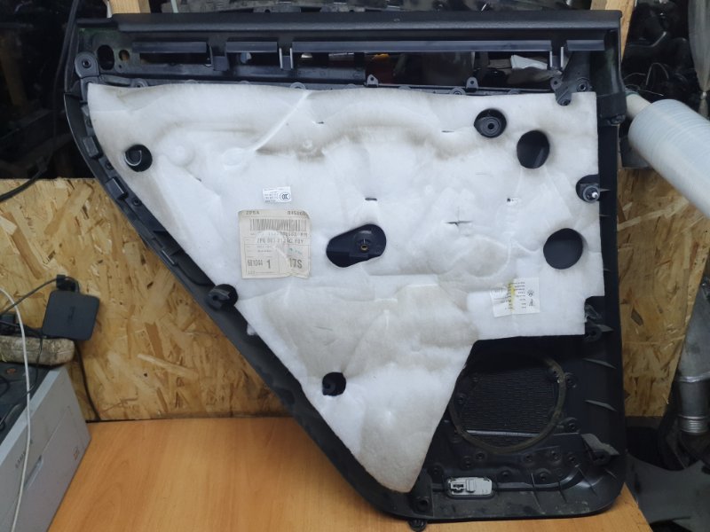 Обшивка двери (карта) Volkswagen Touareg 2011 7P
