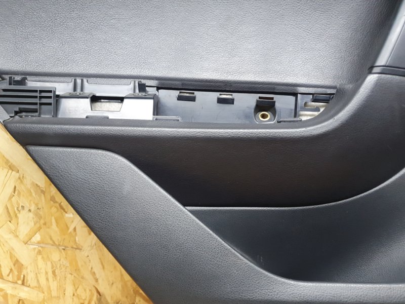 Обшивка двери (карта) Volkswagen Touareg 2011 7P