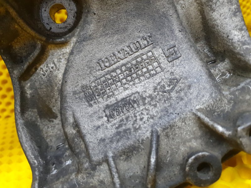 Кронштейн генератора Renault Megane