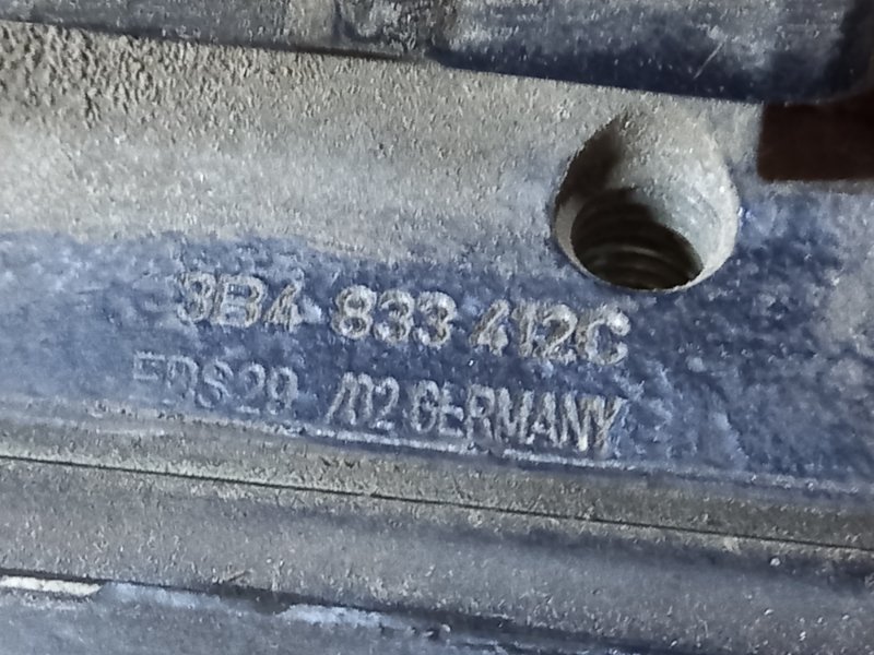 Петля двери задней правой Volkswagen b5