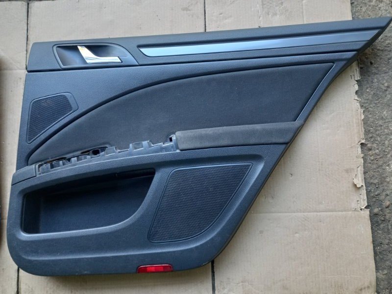 Обшивка двери (карта) Skoda Superb 2012 3T4
