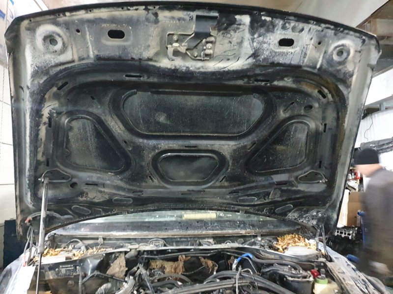 Капот Volkswagen Touareg 2008 7L6